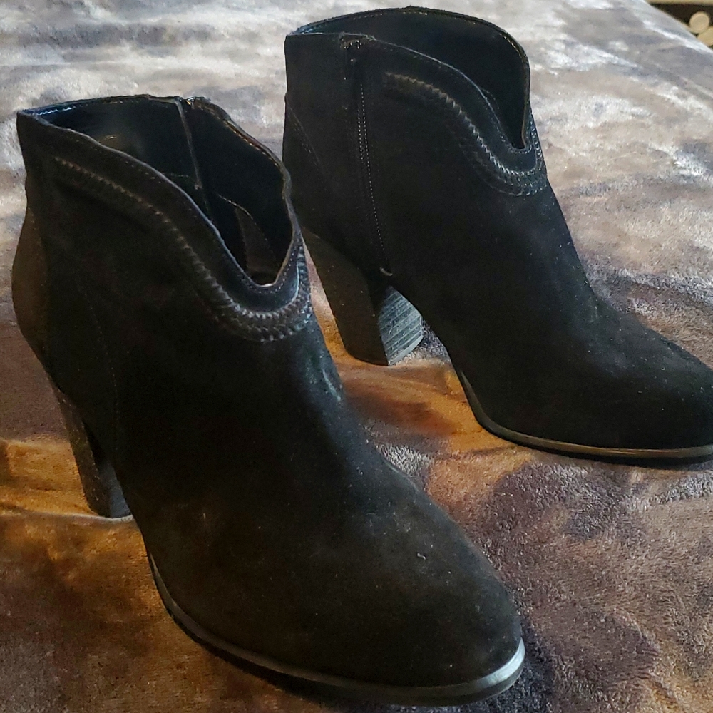Gently worn Vince Camuto boots. Very slight wear around heels. Look great